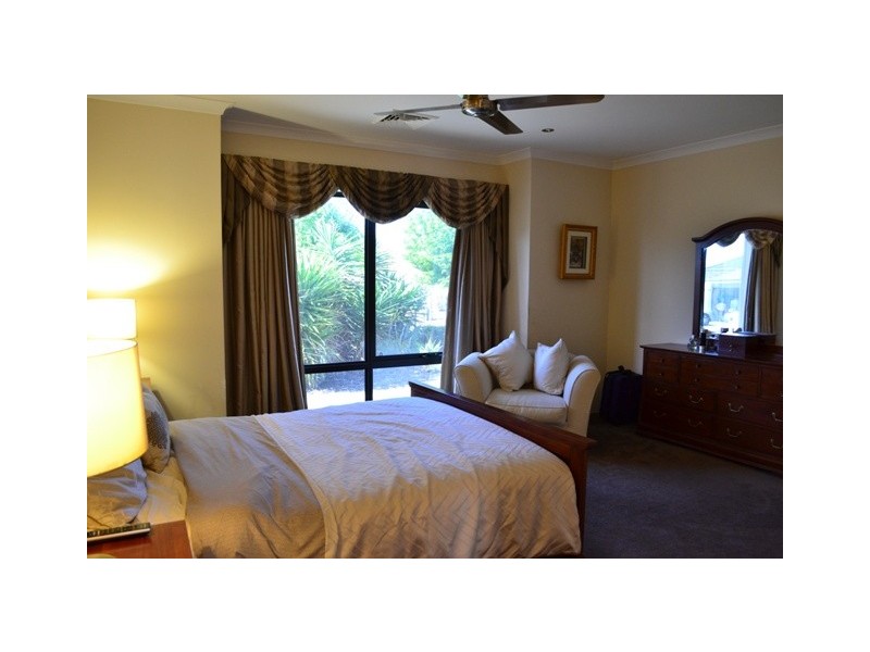 16 Hewlett Turn, Tapping WA 6065