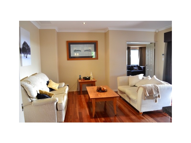 16 Hewlett Turn, Tapping WA 6065