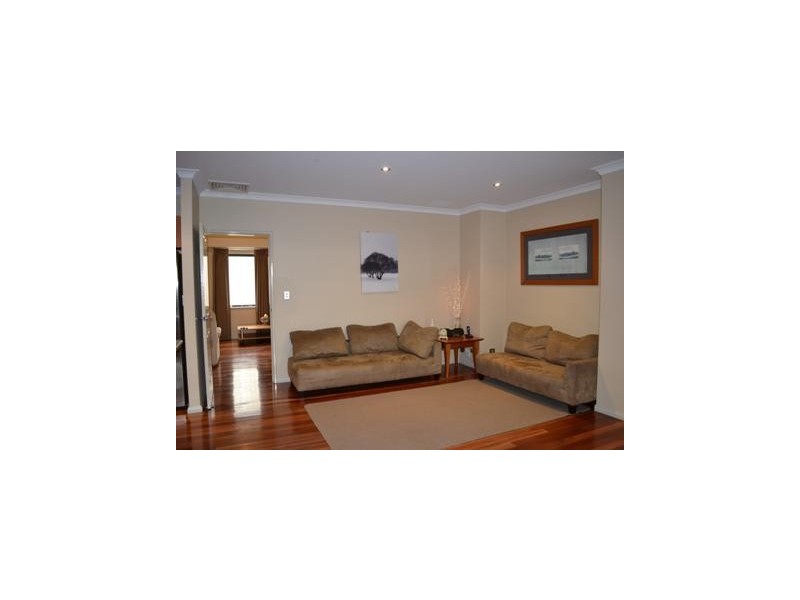 16 Hewlett Turn, Tapping WA 6065