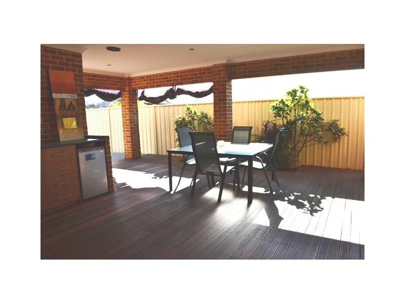 16 Hewlett Turn, Tapping WA 6065