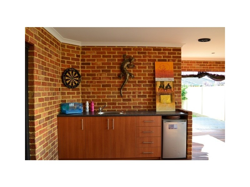 16 Hewlett Turn, Tapping WA 6065