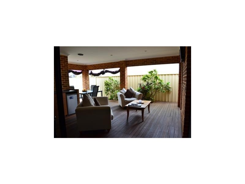 16 Hewlett Turn, Tapping WA 6065