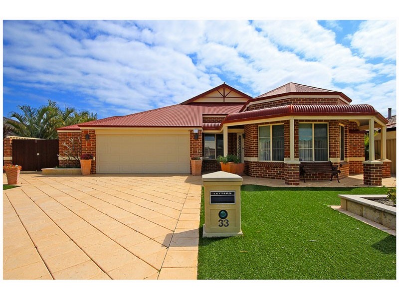 33 Galveston Loop, Iluka WA 6028