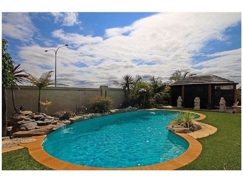 33 Galveston Loop, Iluka WA 6028