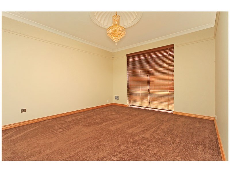 33 Galveston Loop, Iluka WA 6028