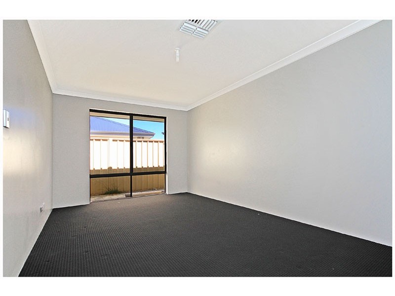 5 Collanda Cct, Carramar WA 6031