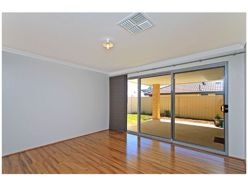 5 Collanda Cct, Carramar WA 6031