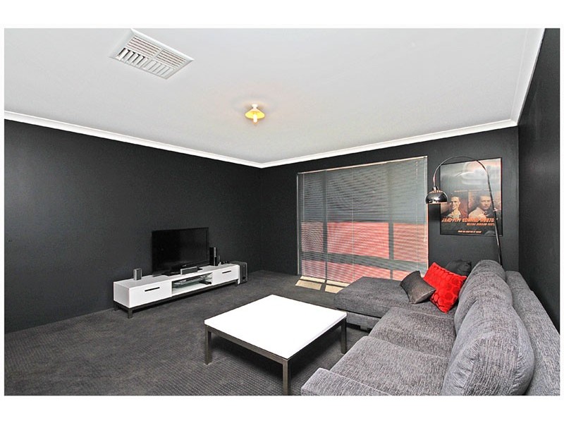 5 Collanda Cct, Carramar WA 6031