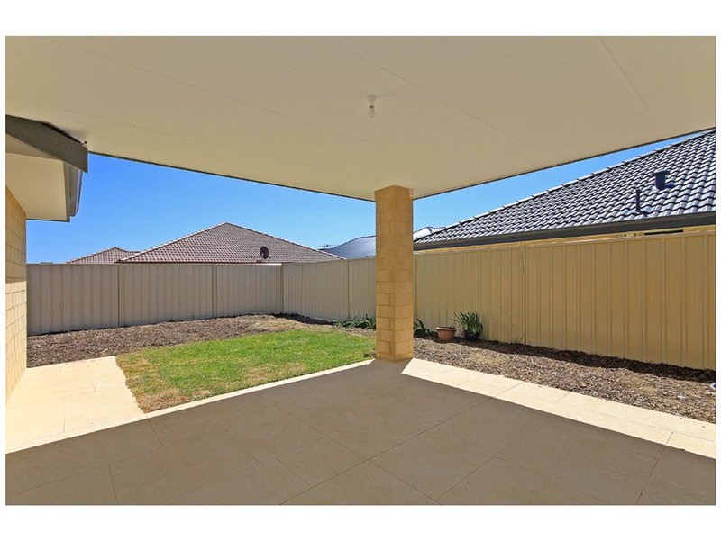 5 Collanda Cct, Carramar WA 6031
