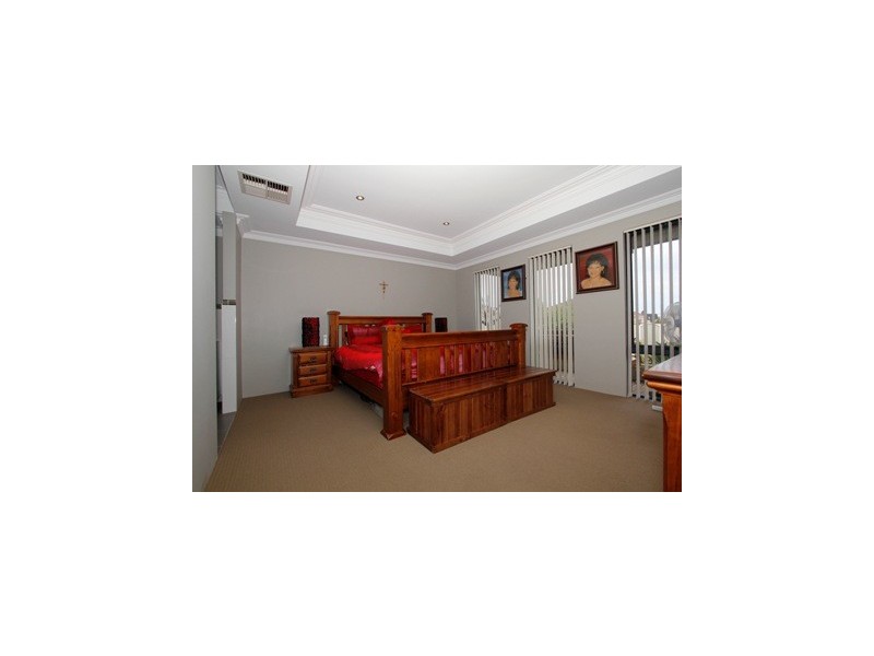 6 Litchfield Cres, Carramar WA 6031