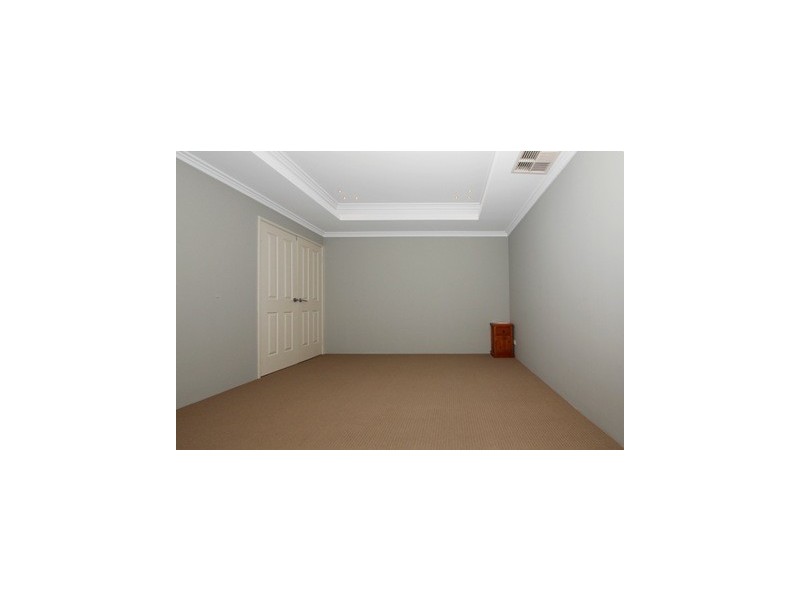 6 Litchfield Cres, Carramar WA 6031