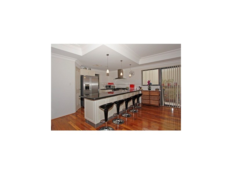 6 Litchfield Cres, Carramar WA 6031