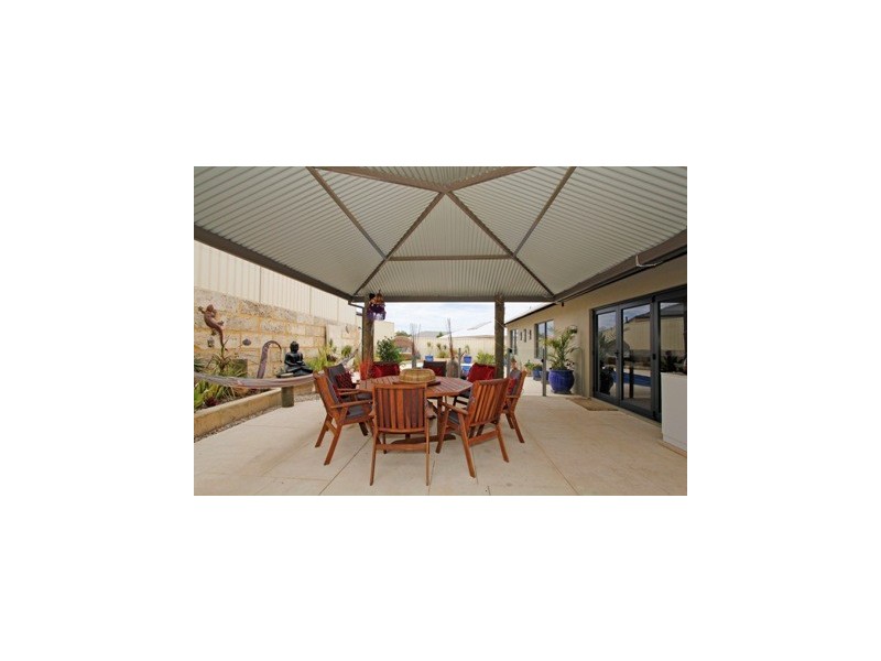 6 Litchfield Cres, Carramar WA 6031