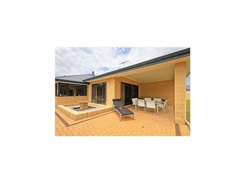 23 Turner Pwy, Carramar WA 6031