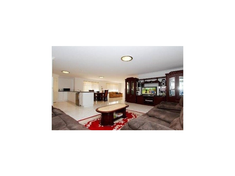 6 Strowan Pass, Carramar WA 6031