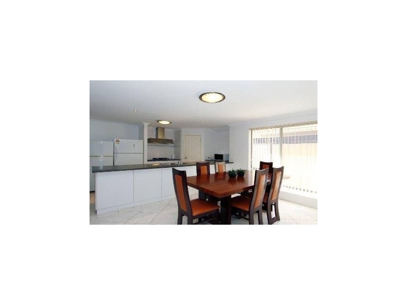 6 Strowan Pass, Carramar WA 6031