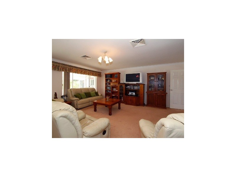 7 Lakehill Gardens, Edgewater WA 6027