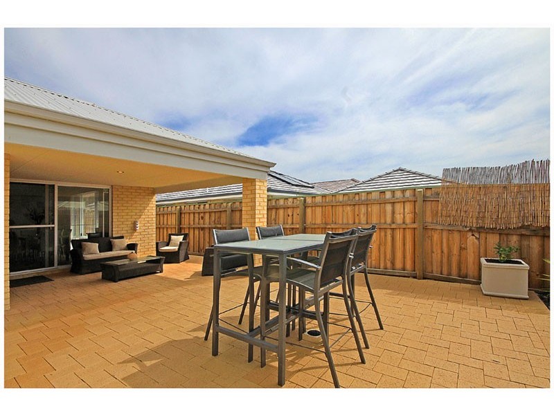 24 Spinifex Loop, Yanchep WA 6035