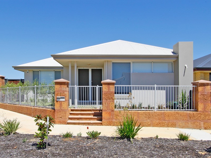 1 Dillwynia Bend, Banksia Grove WA 6031