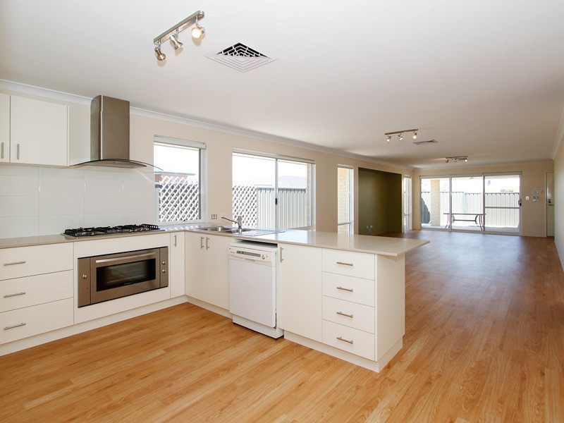 1 Dillwynia Bend, Banksia Grove WA 6031