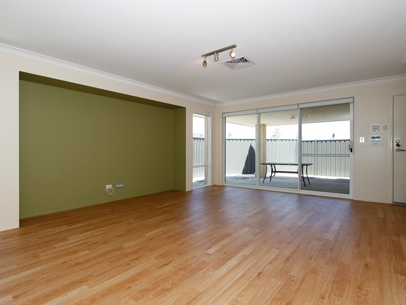 1 Dillwynia Bend, Banksia Grove WA 6031