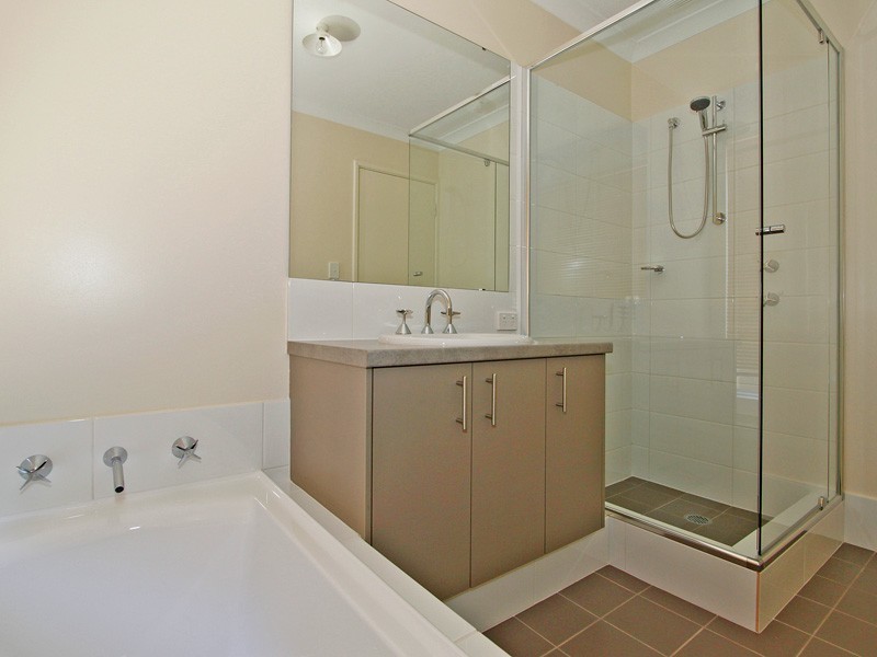 1 Dillwynia Bend, Banksia Grove WA 6031