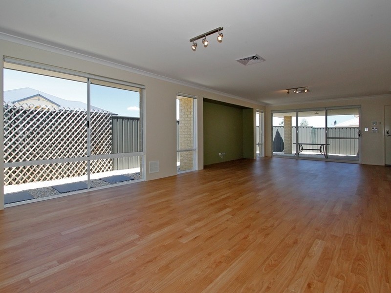 1 Dillwynia Bend, Banksia Grove WA 6031