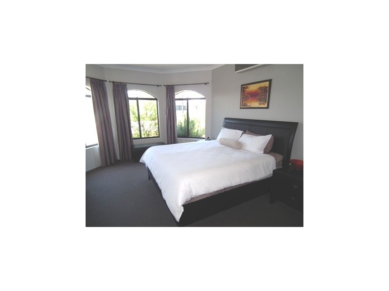 27 Spring Hill, Tapping WA 6065