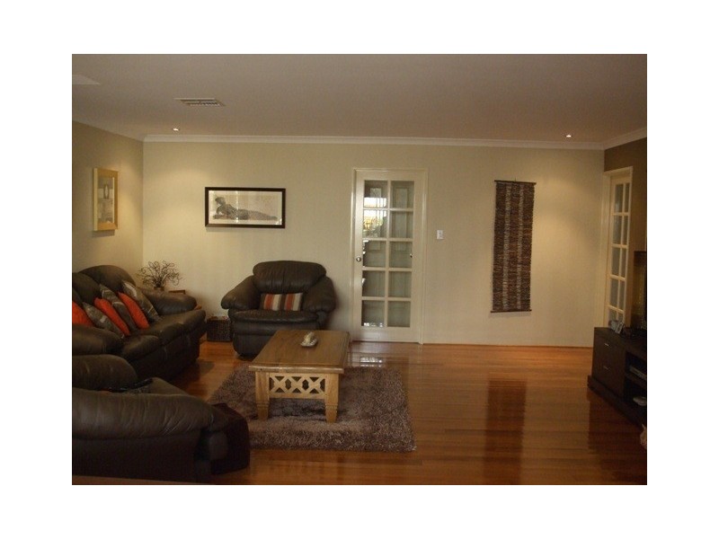 10 Yandi Way, Carramar WA 6031