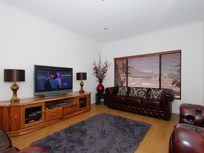 73 Keanefield Drive, Carramar WA 6031