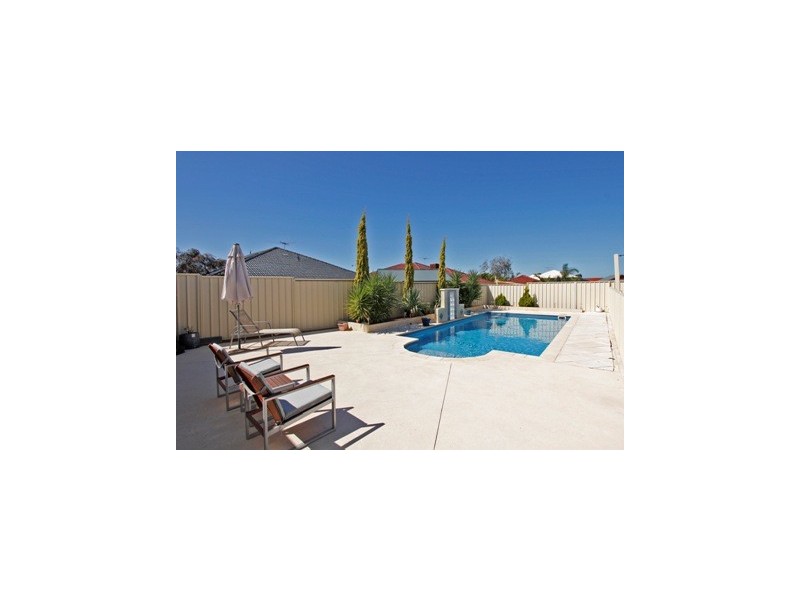 39 Merrang Cir, Carramar WA 6031