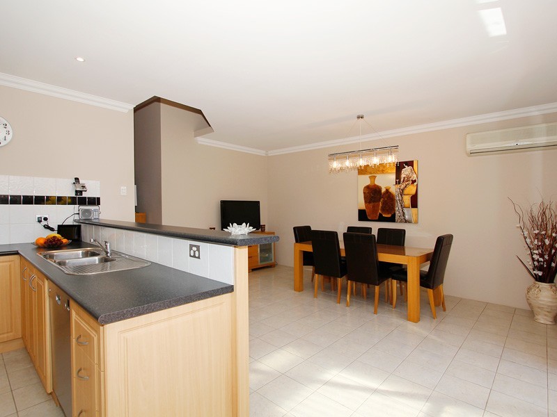 8/26 Earlsferry Green, Kinross WA 6028