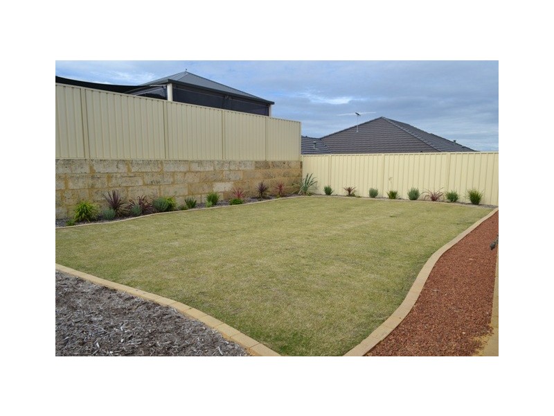 17 Hopewell Pass, Carramar WA 6031