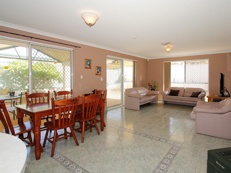 24 Grangemouth, Kinross WA 6028