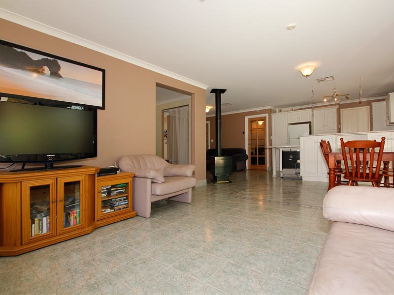 24 Grangemouth, Kinross WA 6028