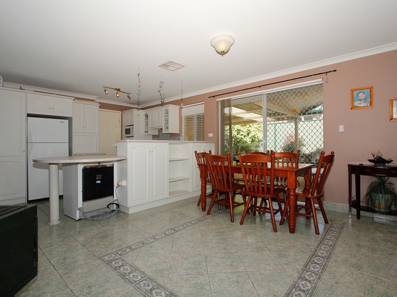 24 Grangemouth, Kinross WA 6028