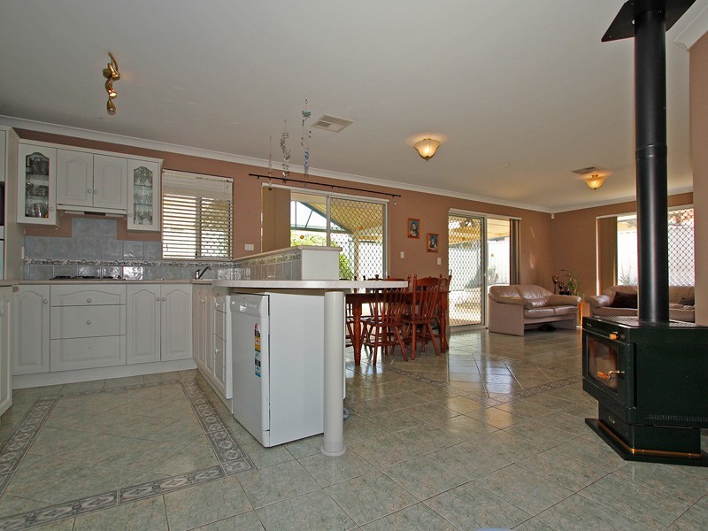 24 Grangemouth, Kinross WA 6028