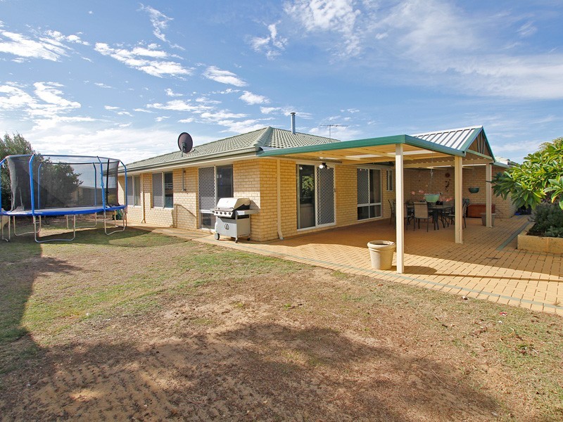 24 Grangemouth, Kinross WA 6028