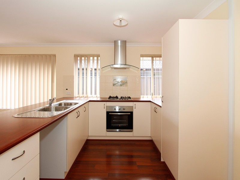 16 Bauer Circle, Banksia Grove WA 6031