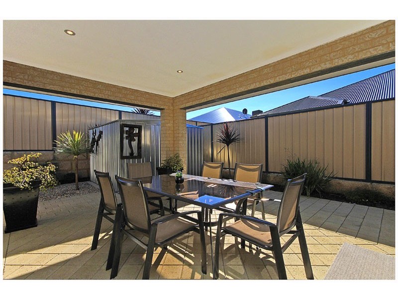 23 Jaeger Bend, Tapping WA 6065