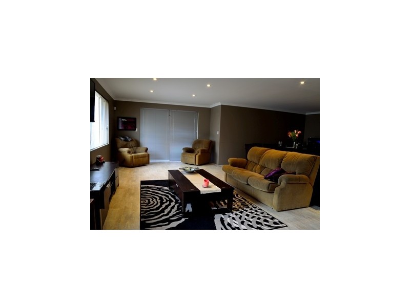 5 Thiele Road, Banksia Grove WA 6031