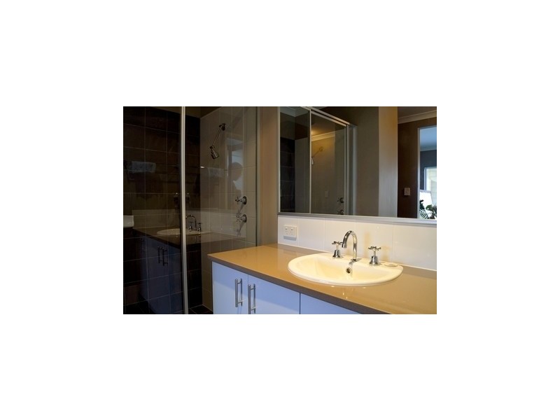 5 Thiele Road, Banksia Grove WA 6031