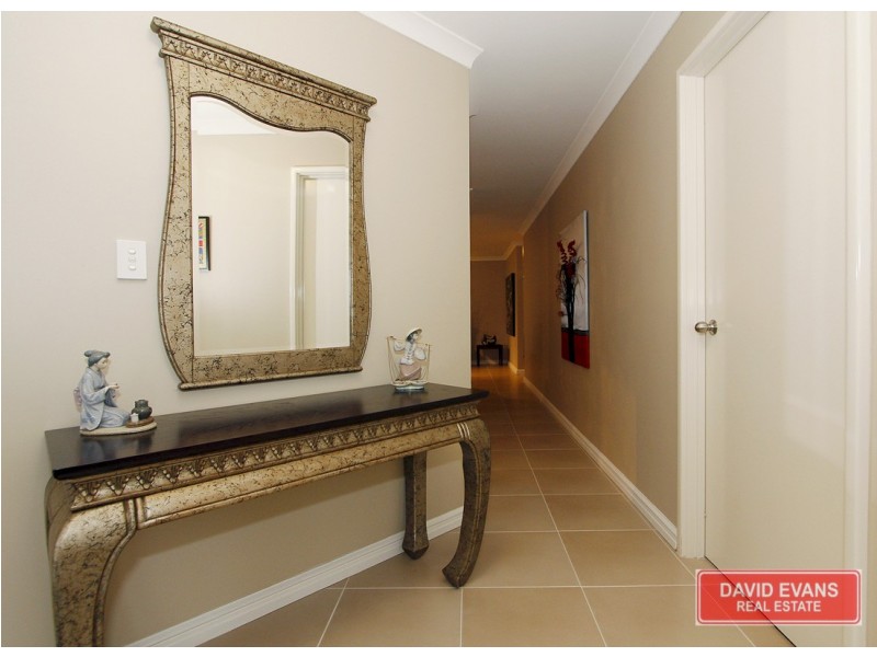 11 Lauderdale Ramble, Carramar WA 6031