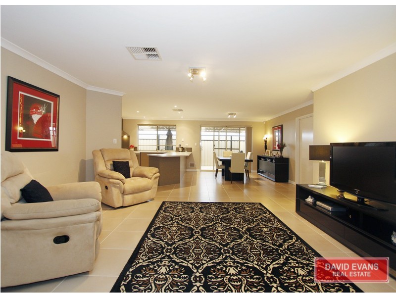 11 Lauderdale Ramble, Carramar WA 6031