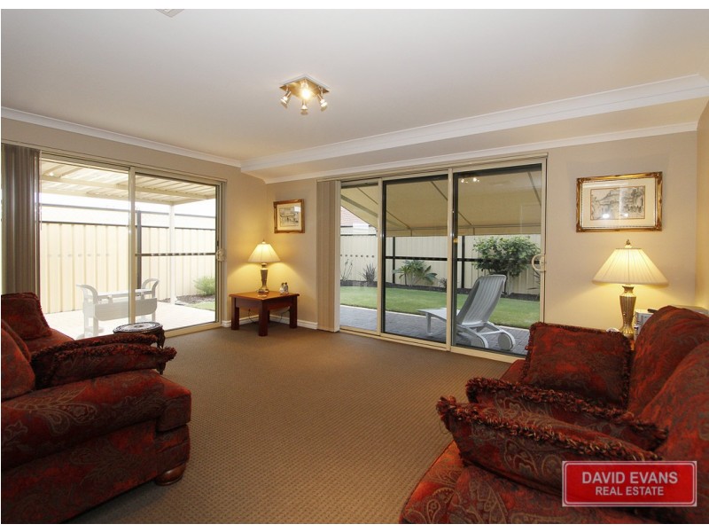 11 Lauderdale Ramble, Carramar WA 6031