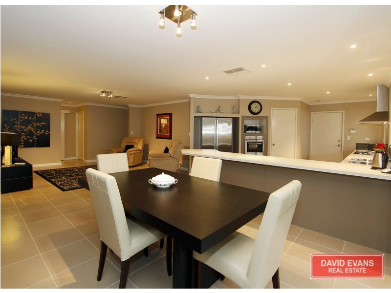 11 Lauderdale Ramble, Carramar WA 6031