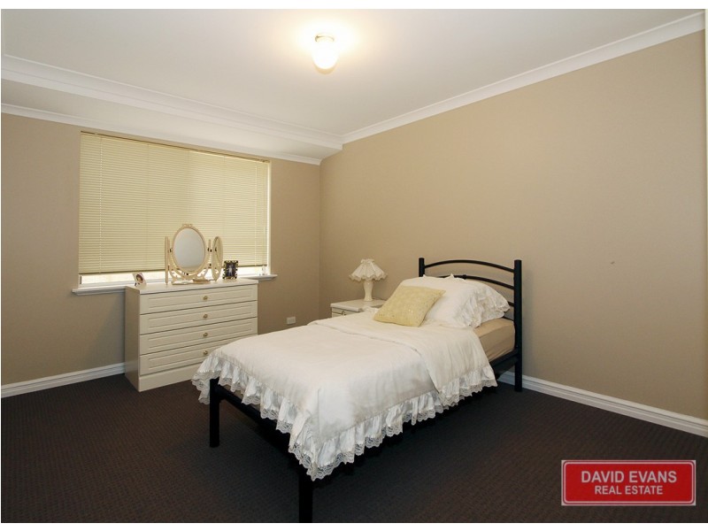 11 Lauderdale Ramble, Carramar WA 6031
