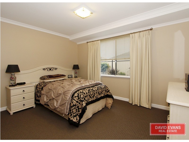 11 Lauderdale Ramble, Carramar WA 6031