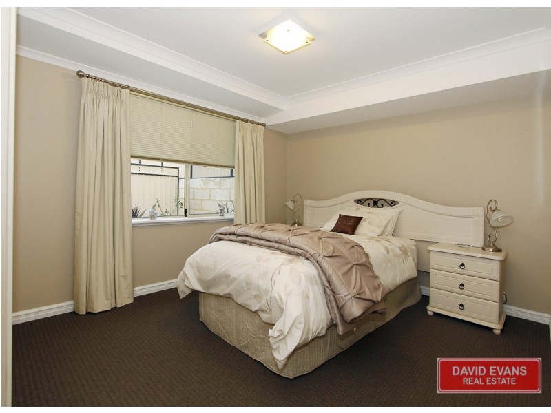 11 Lauderdale Ramble, Carramar WA 6031