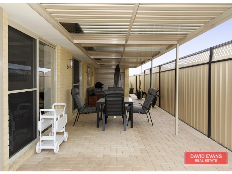 11 Lauderdale Ramble, Carramar WA 6031
